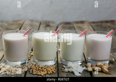 Nicht Milch - Milch Alternativen in Gläser Stockfoto