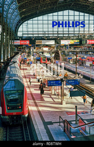 Innenansicht von Hamburg Hauptbahnhof Stockfoto
