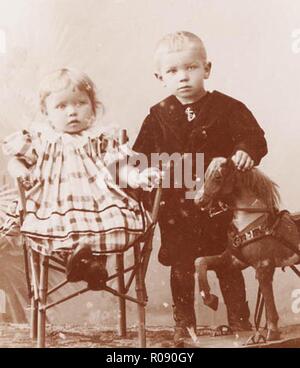 Eine antike historische Familie und Kinder themed Foto Stockfoto