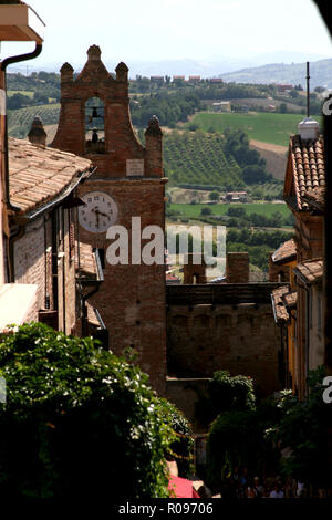 Panoramablick von der berühmten Burg von Gradara, Italien Stockfoto