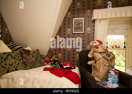 Teddybär Schlafzimmer in der Halle am Abbey-Cwm-Hir Stockfoto