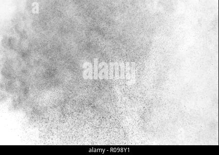 Schwarze Partikel Explosion auf weißem Hintergrund. Abstrakte Staub overlay Textur. Stockfoto