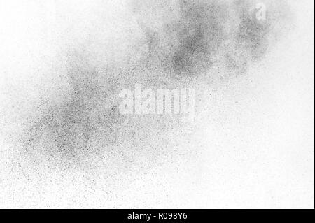 Schwarze Partikel Explosion auf weißem Hintergrund. Abstrakte Staub overlay Textur. Stockfoto