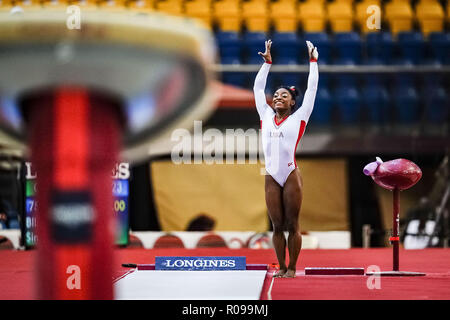 Doha, Katar. November 2, 2018: Simone Biles der Vereinigten Staaten während Vault für Frauen an die Aspire Dome in Doha, Katar, künstlerische Bild Turn-WM. Ulrik Pedersen/CSM Credit: Cal Sport Media/Alamy leben Nachrichten Stockfoto