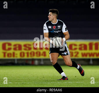 Swansea, Wales, UK. 2. Nov 2018. Liberty Stadium, Swansea, Wales; Guinness pro 14 der Fischadler Rugby v Glasgow Krieger; Tiaan Thomas-Wheeler der Fischadler Credit: Aktuelles Bilder/Alamy leben Nachrichten Stockfoto