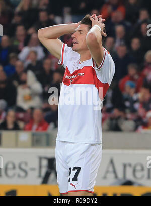 Stuttgart, Deutschland. 2 Nov, 2018. Der Stuttgarter Mario Gomez reagiert während eines Deutschen Bundesliga Fußballspiel zwischen dem VfB Stuttgart und Eintracht Frankfurt, in Stuttgart, Deutschland, an November 2, 2018. Stuttgart verloren 0-3. Credit: Philippe Ruiz/Xinhua/Alamy leben Nachrichten Stockfoto