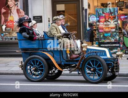 London, Großbritannien. 3. November 2018. Oldtimer auf Anzeige in der Regents Street Motor Show London W1 03/11/2018 Credit: Martyn Goddard/Alamy leben Nachrichten Stockfoto