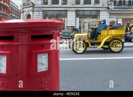 London, Großbritannien. 3. November 2018. Oldtimer auf Anzeige in der Regents Street Motor Show London W1 03/11/2018 Credit: Martyn Goddard/Alamy leben Nachrichten Stockfoto