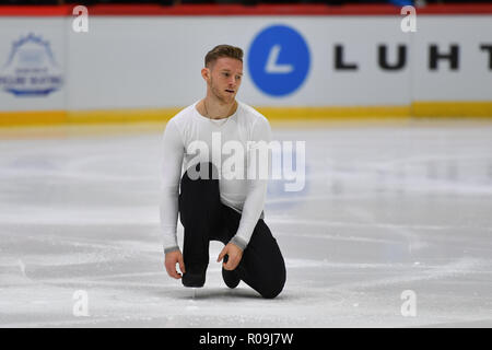 Helsinki, Finnland. 03 Nov, 2018. Philip Harris (GBR) während in Men's Programm der ISU-GP von Eiskunstlauf Helsinki 2018 an der Helsinki Ice Hall (Helsingin Jaahalli) am Samstag, 03. November 2018. HELSINKI. (Nur redaktionelle Nutzung, eine Lizenz für die gewerbliche Nutzung erforderlich. Keine Verwendung in Wetten, Spiele oder einer einzelnen Verein/Liga/player Publikationen.) Credit: Taka Wu/Alamy leben Nachrichten Stockfoto