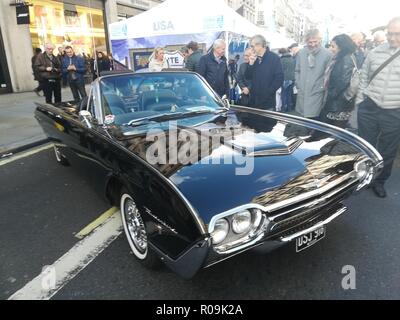 London, Großbritannien. 03 Nov, 2018. Tausende besuchen Motor Show auf der Regent Street, London, UK Credit: NASTJA M/Alamy leben Nachrichten Stockfoto