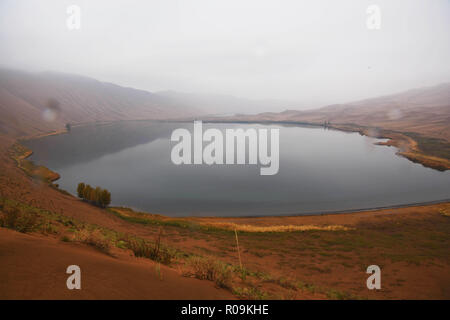 Araxan. Okt, 2018 19. Foto am Okt. 19, 2018 zeigt die See in Badain Jaran Wüste, der drittgrößte Chinas Wüste, im Norden Chinas Innere Mongolei Autonome Region berücksichtigt. Credit: Li Renhu/Xinhua/Alamy leben Nachrichten Stockfoto