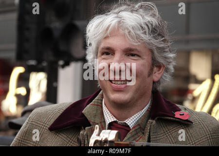 Westminster, London, W1, UK. 3. November, 2018. Ed China, TV-Moderatorin, an der Illinois Route 66 gesponsert, Regent Street Motor Show, Westminster, London, UK Credit: Motofoto/Alamy leben Nachrichten Stockfoto