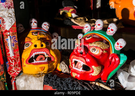 Wooden Masken sind für rituelle Tänze, die von den Mönchen in Hemis Festival verwendet Stockfoto