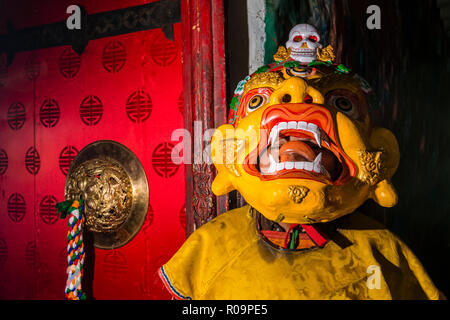 Wooden Masken sind für rituelle Tänze, die von den Mönchen in Hemis Festival verwendet. Stockfoto