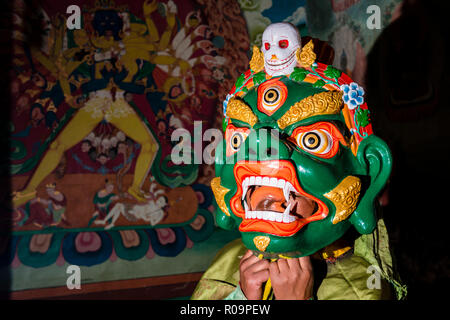 Wooden Masken sind für rituelle Tänze, die von den Mönchen in Hemis Festival verwendet. Stockfoto