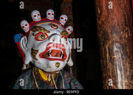 Wooden Masken sind für rituelle Tänze, die von den Mönchen in Hemis Festival verwendet. Stockfoto