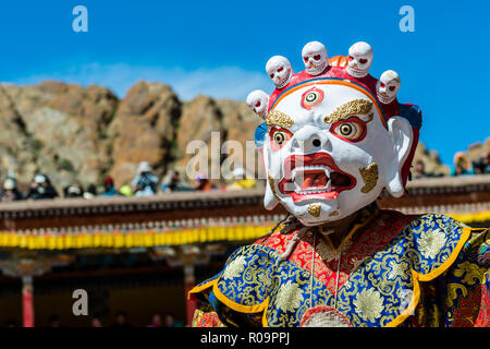 Rituellen Maskentänzen, von Mönchen durchgeführt und Beschreibung der Geschichten aus den frühen Tagen des Buddhismus, sind die Hauptattraktion in Hemis Festival. Stockfoto