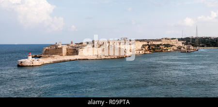 Rund um Malta - Panoramabild des Fort St Angelo Birgu Waterfront, Birgu (Vittoriosa) Stockfoto