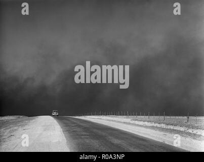 Schwere schwarze Wolken von Staub über Texas Panhandle, Texas, USA, Arthur Rothstein, Farm Security Administration, März 1936 Steigende Stockfoto