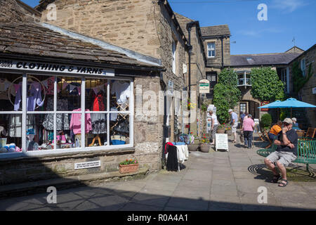 King's Court, einem kleinen Einkaufszentrum direkt an der Pateley Bridge High Street - home eine Auswahl an kleinen Geschäften Stockfoto