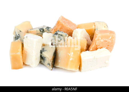 Verschiedene Käsesorten auf Weiß isoliert Stockfoto