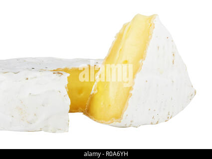 Camembert auf Weiß isoliert Stockfoto