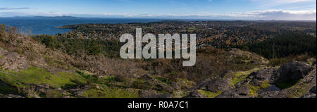 Einen herrlichen Blick auf Victoria und Saanich vom Gipfel des Mount Douglas in British Columbia, Kanada. Stockfoto