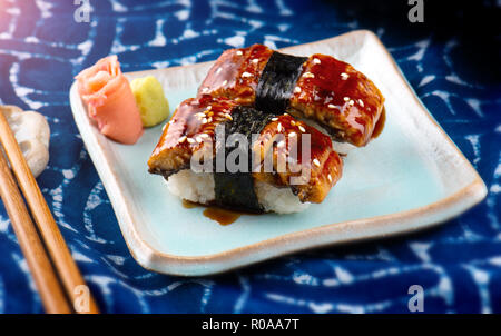 Unagi Sushi oder Japanische Aal gegrillte Slicen Sushi in der japanischen Küche. Stockfoto