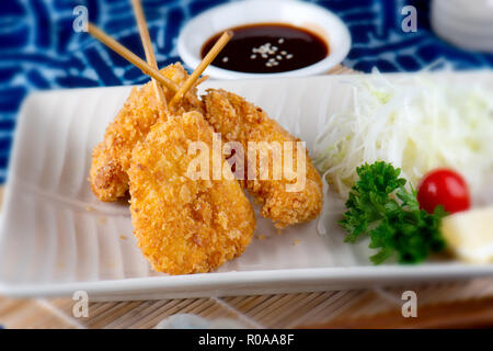 Japanische Spieß frittiert mit Gemüse. Stockfoto