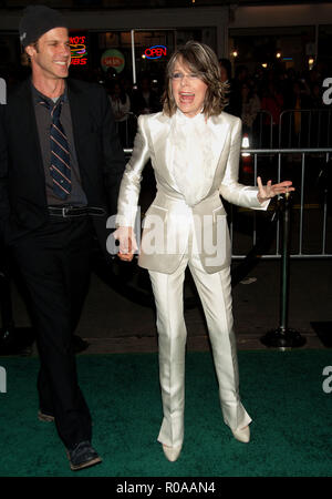 Diane Keaton bei der Ankunft im MAD GELD Premiere an der Westwood Theatre in Los Angeles. in voller Länge mode Augenkontakt Lächeln 07 KeatonDiane 07 Red Carpet Event, Vertikal, USA, Filmindustrie, Prominente, Fotografie, Bestof, Kunst, Kultur und Unterhaltung, Topix Prominente Fashion/Vertikal, Besten, Event in Hollywood Leben - Kalifornien, Roter Teppich und backstage, USA, Film, Stars, Film Stars, TV Stars, Musik, Promis, Fotografie, Bestof, Kunst, Kultur und Unterhaltung, Topix, vertikal, eine Person aus dem Jahr 2008, Anfrage tsuni@Gamma-USA.com Fashi Stockfoto