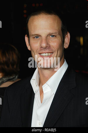 Peter Berg (Direktor) Ankunft am Freitag Abend Leuchten Premiere auf der Chinese Theatre in Los Angeles. Oktober 6, 2004. BergPeter 072 Red Carpet Event, Vertikal, USA, Filmindustrie, Prominente, Fotografie, Bestof, Kunst, Kultur und Unterhaltung, Topix Prominente Fashion/Vertikal, Besten, Event in Hollywood Leben - Kalifornien, Roter Teppich und backstage, USA, Film, Stars, Film Stars, TV Stars, Musik, Promis, Fotografie, Bestof, Kunst, Kultur und Unterhaltung, Topix, headshot, vertikal, eine Person aus dem Jahr 2004, Anfrage tsuni@Gamma-USA.com Stockfoto