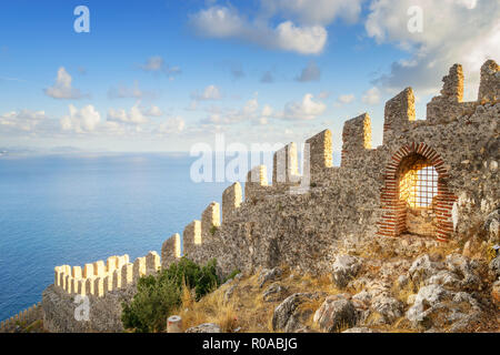 Alte Wehrmauer in Alanya, Türkei Stockfoto