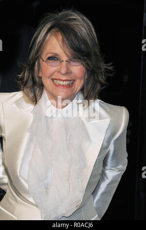 Diane Keaton bei der Ankunft im MAD GELD Premiere an der Westwood Theatre in Los Angeles. Drei viertel Augenkontakt Lächeln 07 KeatonDiane 07 Red Carpet Event, Vertikal, USA, Filmindustrie, Prominente, Fotografie, Bestof, Kunst, Kultur und Unterhaltung, Topix Prominente Fashion/Vertikal, Besten, Event in Hollywood Leben - Kalifornien, Roter Teppich und backstage, USA, Film, Stars, Film Stars, TV Stars, Musik, Promis, Fotografie, Bestof, Kunst, Kultur und Unterhaltung, Topix, headshot, vertikal, eine Person aus dem Jahr 2008, Anfrage tsuni@Gamma-USA.com Stockfoto