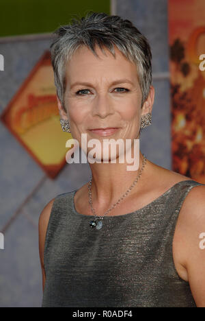 Jamie Lee Curtis - Beverly Hills Chihuahua Premiere am El Capitan Theatre in Los Angeles. headshot Augenkontakt 09 CurtisJamieLee 09 Red Carpet Event, Vertikal, USA, Filmindustrie, Prominente, Fotografie, Bestof, Kunst, Kultur und Unterhaltung, Topix Prominente Fashion/Vertikal, Besten, Event in Hollywood Leben - Kalifornien, Roter Teppich und backstage, USA, Film, Stars, Film Stars, TV Stars, Musik, Promis, Fotografie, Bestof, Kunst, Kultur und Unterhaltung, Topix, headshot, vertikal, eine Person aus dem Jahr 2008, Anfrage tsuni@Gamma-USA.com Stockfoto