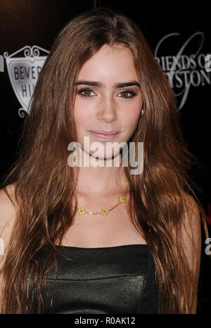 Lily Collins - Veranda Magazin Party im Greystone Immobilien in Los Angeles. CollinsLily 38 Red Carpet Event, Vertikal, USA, Filmindustrie, Prominente, Fotografie, Bestof, Kunst, Kultur und Unterhaltung, Topix Prominente Fashion/Vertikal, Besten, Event in Hollywood Leben - Kalifornien, Roter Teppich und backstage, USA, Film, Stars, Film Stars, TV Stars, Musik, Promis, Fotografie, Bestof, Kunst, Kultur und Unterhaltung, Topix, headshot, vertikal, eine Person aus dem Jahr 2008, Anfrage tsuni@Gamma-USA.com Stockfoto