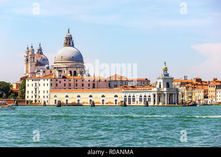 Santa Maria della Salute aus dem Grand Canal Stockfoto