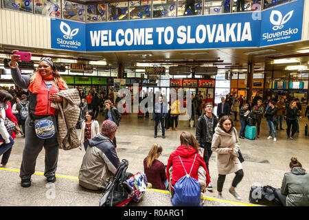 Bratislava Passagiere auf dem Hauptbahnhof, Slowakei, Europa Stockfoto