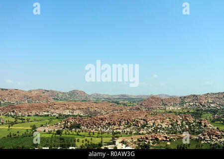 Die Landschaft von Hampi, gesehen von Christian Berg (Hanuman Tempel) in Anegundi. In Indien genommen, August 2018. Stockfoto