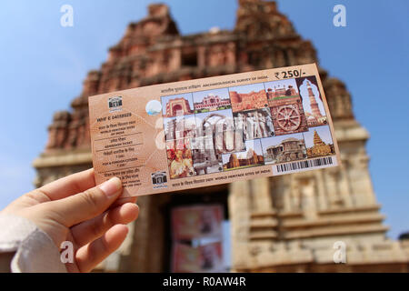 Ein Ticket für die berühmten Vijaya Vittala Tempel und seine Wagen von Hampi. Stockfoto