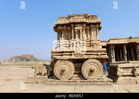 Die berühmten Vijaya Vittala Tempel und seine Wagen von Hampi. In Indien genommen, August 2018. Stockfoto