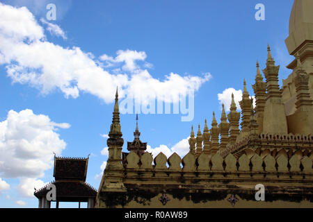 Die berühmten Pha Tat Luang von Vientiane, eines der Wahrzeichen der Stadt. In Laos, Juli 2015. Stockfoto