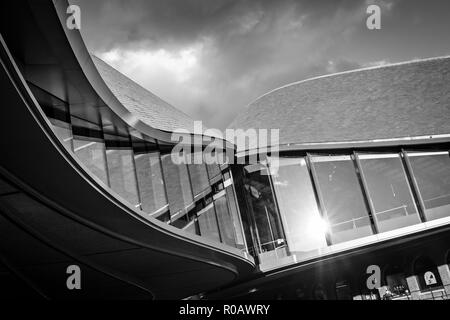 Kohle Tropfen Yard, London, N1C, ehemaliger Bahnhof Gebäude, gebaut um Kohle von der Schiene auf die Straße, Neu generiert ein neues, einzigartiges Shopping Viertel geworden zu übertragen. Stockfoto