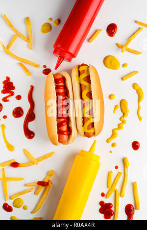 Hot Dogs, Kartoffeln und Senf. Stockfoto