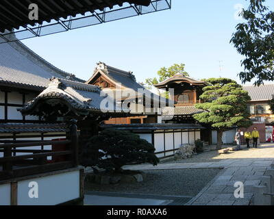 Nishi Hongwanji ist die Mutter Tempel und HQ der Jodo Shinshu Buddhist Tradition; der Komplex umfasst das Otani Hombyo Mausoleum, Kyoto, Japan Stockfoto