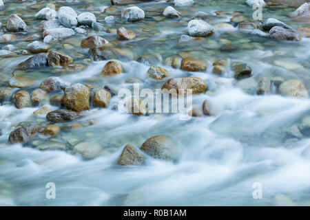 Fluss Sarca im Winter, Val Genova, Adamello Brenta Nationalparks, Italia Stockfoto