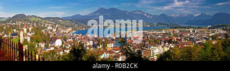 Stadt und See von Luzern panorama Luftbild, Alpen und Seen in der Schweiz Stockfoto