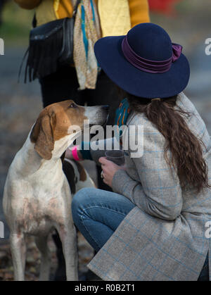 Usa - November 3, 2018: Unison Heritage Day Ereignisse wurden heute auf der Hauptstraße im Dorf statt mit Nachbarn aus Fox des Piemont Jagd Stockfoto