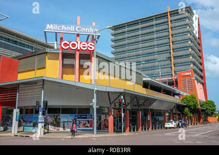 Die Mitchell Center und Coles Supermarkt auf der Mitchell Street, Darwin, Northern Territory, Australien. Stockfoto