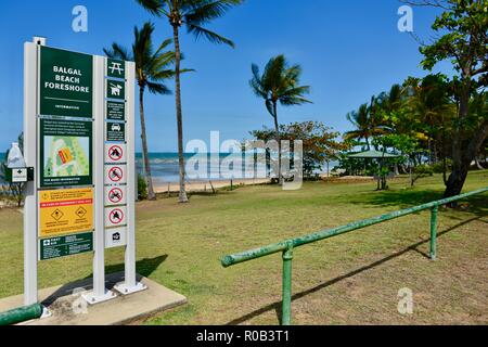 Balgal beach Vorland mit Essig für die stingers, Balgal Beach, QLD, Australien Stockfoto