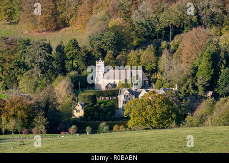 Owlpen Manor Estate am Nachmittag Licht im Herbst. Owlpen, Gloucestershire, Cotswolds, England Stockfoto